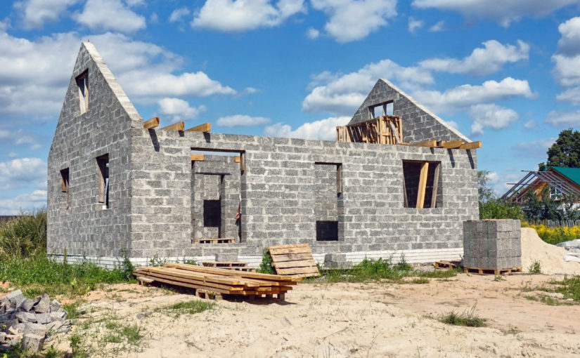 Что лучше строить дом самому или обратиться в строительную фирму?